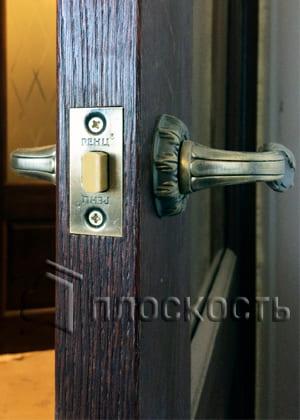 Профессиональная врезка межкомнатной защёлки в двери из дуба ОКА в Янино Лен обл.
