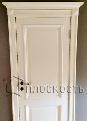 Установка дверей от производителя ГАРАНТ в СПб. На фото смонтированная ООО Плоскость дверь.