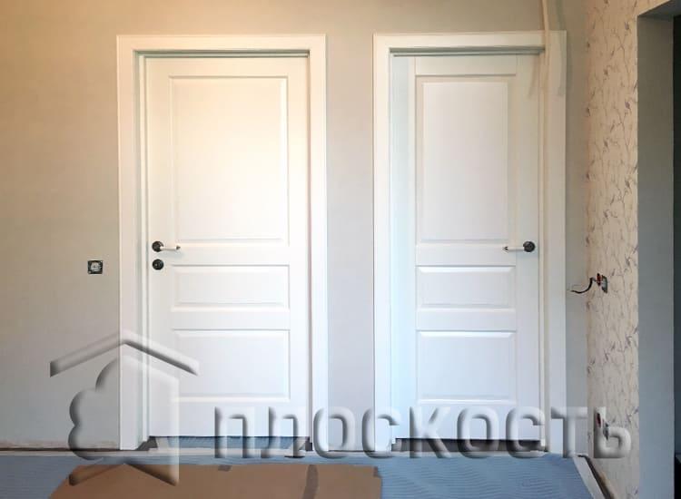 Установка двух белых дверей из массива от производителя Брянский Лес