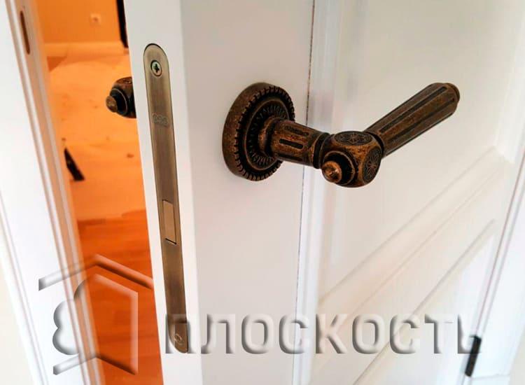 Наша установка межкомнатных дверей от производителя Гарант в Петергофе СПб